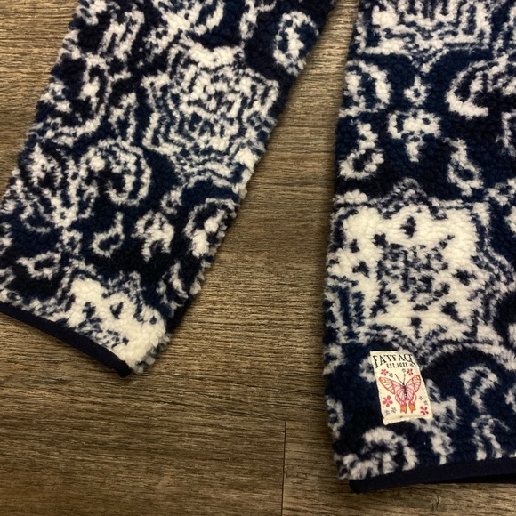 10• Girls fleece jacket - Picture 4 of 4